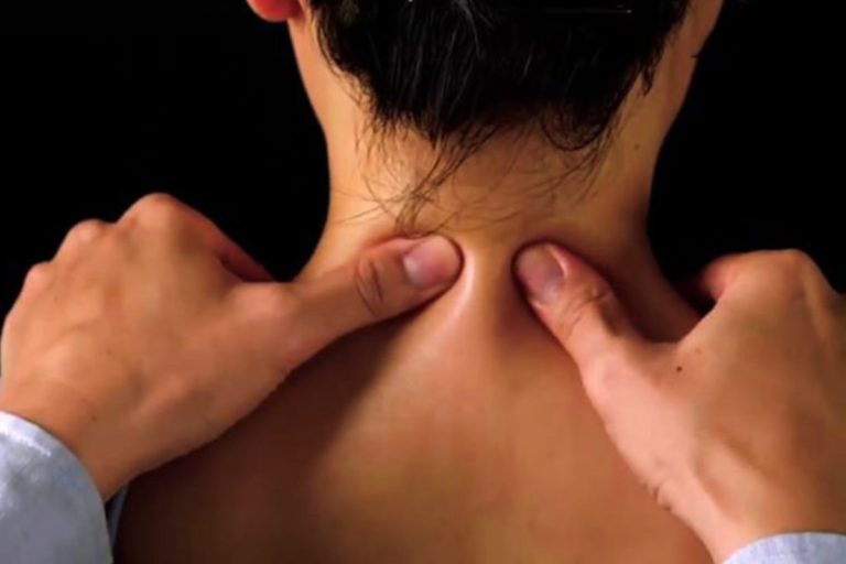 Hướng dẫn tự xoa bóp trị đau vai gáy cho dân văn phòng