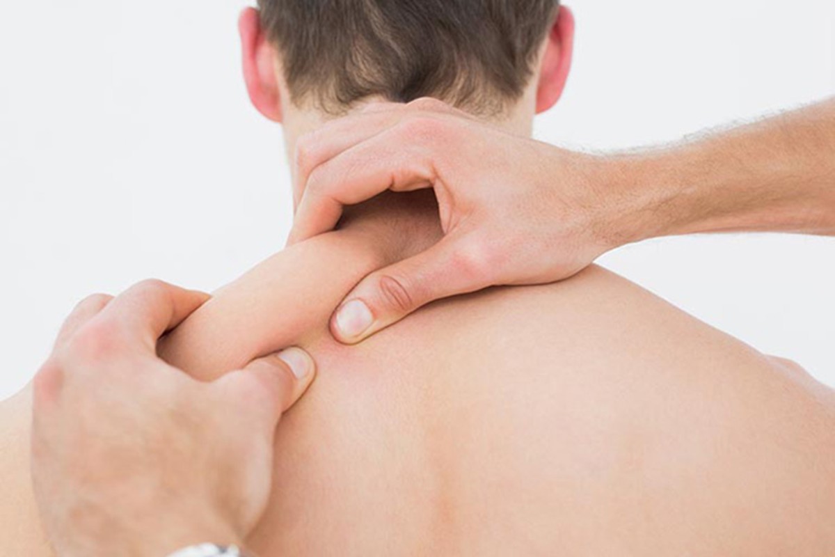 Hướng dẫn tự xoa bóp trị đau vai gáy cho dân văn phòng 4 Hướng dẫn các động tác tự xoa bóp trị đau vai gáy dễ thực hiện