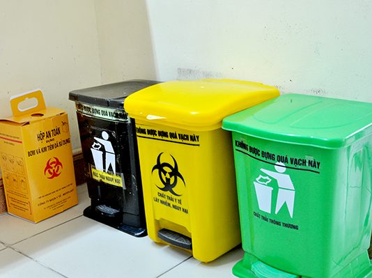 quản lý chất thải y tế nhân viên thu gom